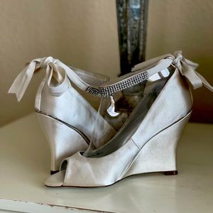 Nina Emma Ivory Crystal shoes in size 7.5 US.